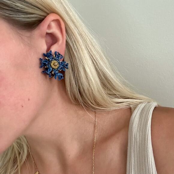 Vintage 60s Novelty Enameled Leaves Goldtone Clip On Statement Earrings - Picture 2 of 4